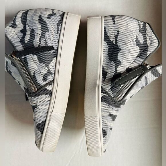 Steve Madden Click Wedge High Top Sneakers, Gray Camo Pattern, Women's Size 7 - Picture 3 of 14